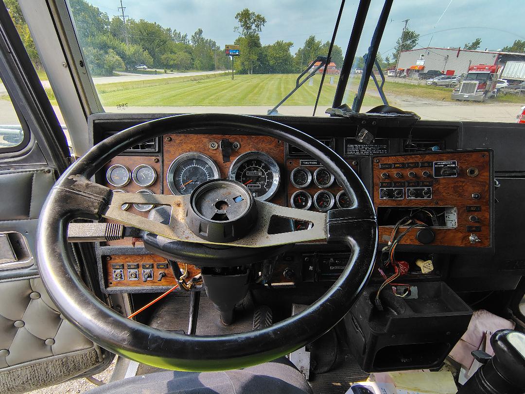 1999 KENWORTH W900L - Image 14